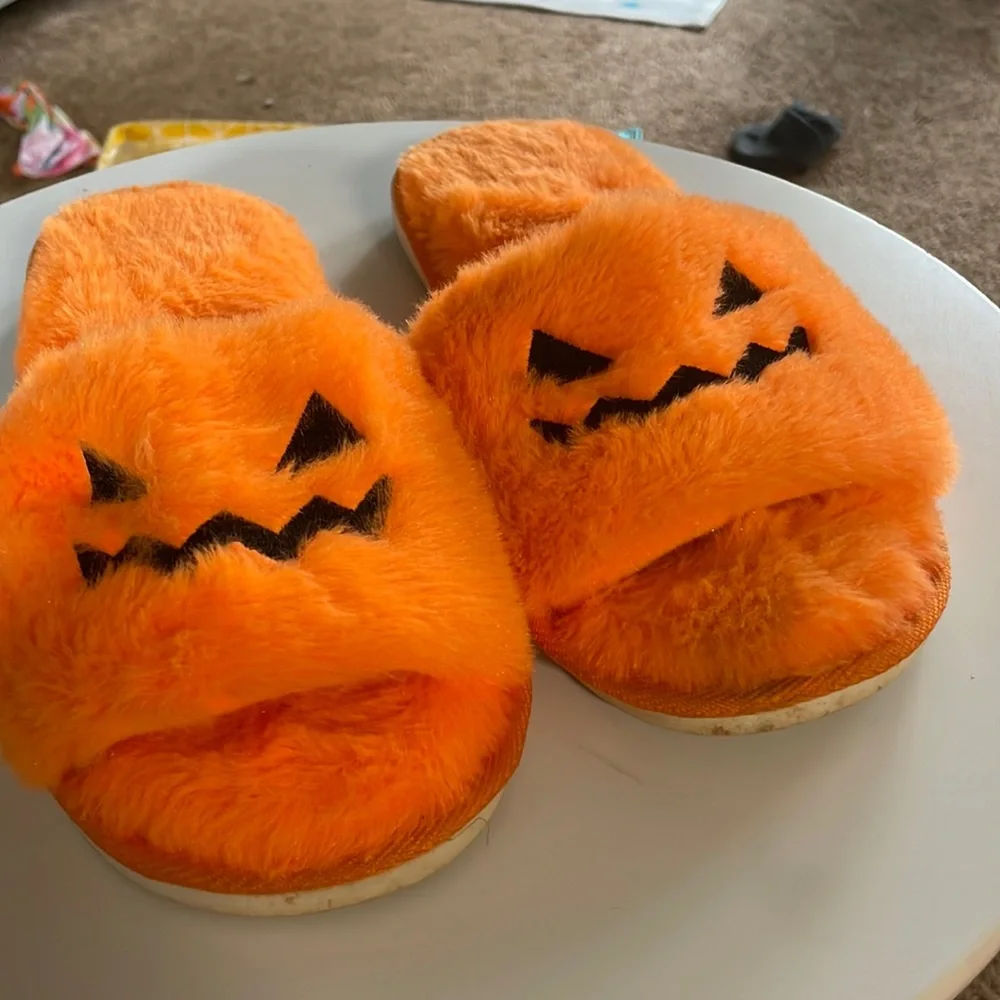 Pumpkin Slippers - Picture 1 of 3